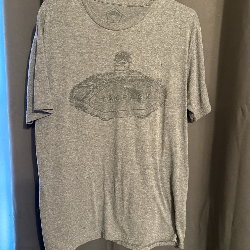 Tac Pack Men’s Grey Bulldog Tank Graphic T-Shirt. Good Condition. Size Medium.